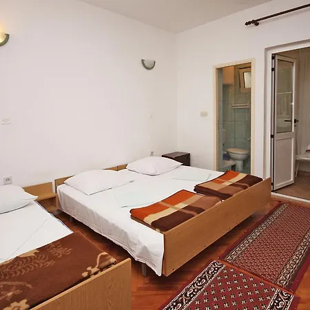 Studio 4734b Apartment *